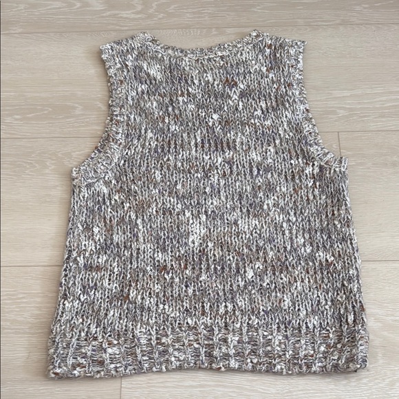 Sheridan Unique Inc. Will Vintage White and Gray Knitted Sleeveless Top - Picture 5 of 5